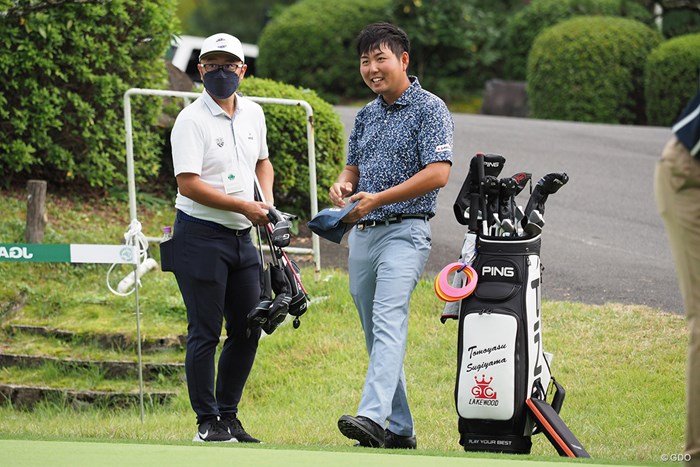 日本オープンの会場でも多くの祝福を受ける杉山知靖 2021年 日本オープンゴルフ選手権競技  事前 杉山知靖