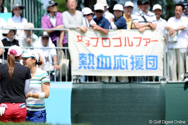 2010年 サントリーレディスオープンゴルフトーナメント 3日目 横断幕