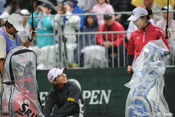 2010年 サントリーレディスオープンゴルフトーナメント 最終日 森田理香子 服部真夕 同門の二人が優勝を目指したが、勝ち切るにはもうちょっとの経験が必要か