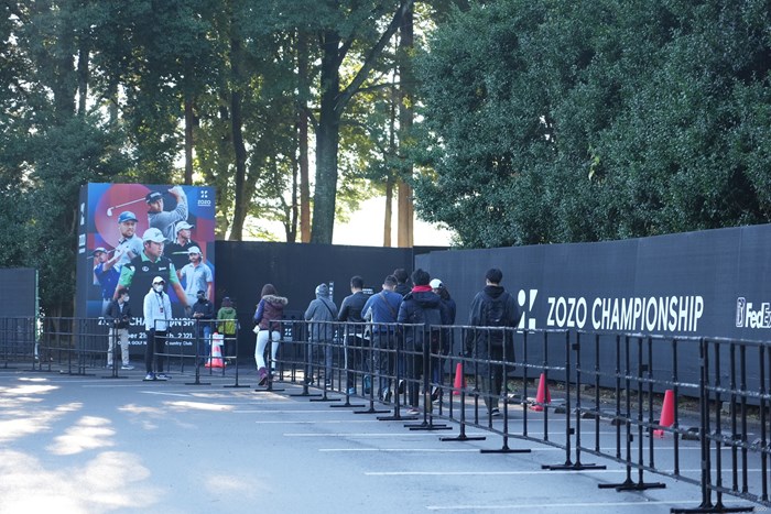 早朝からギャラリーが列を成した 2022年 ZOZOチャンピオンシップ 3日目 入場ゲート