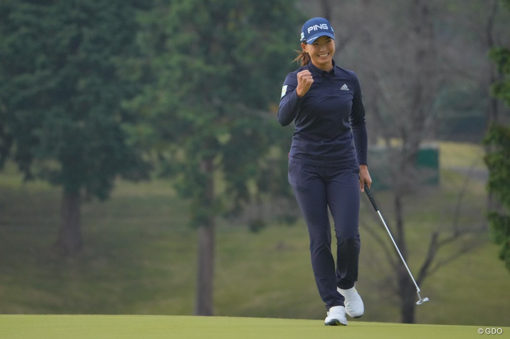 渋野日向子が今季2勝目 劇的イーグルでプレーオフ制す【国内女子ツアー LPGA】｜GDO ゴルフダイジェスト・オンライン