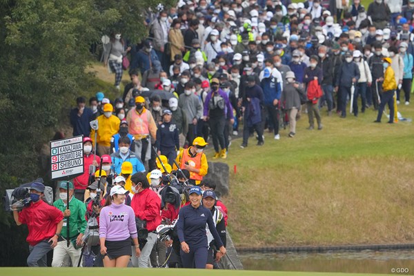 2021年 樋口久子 三菱電機レディスゴルフトーナメント 3日目 ペ・ソンウ 渋野日向子 多くのギャラリーを引き連れての優勝争いとなった