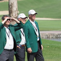 試合を見守るオーガスタナショナルのメンバーたち。すでにフレッド・リドリーも来場している アジアパシフィックアマチュアゴルフ選手権 初日 グリーンジャケット