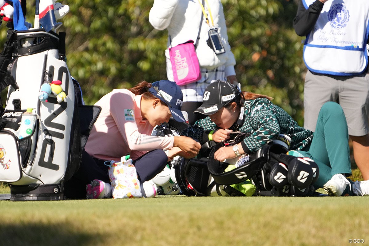 2021年 伊藤園レディスゴルフトーナメント 初日 渋野日向子 大里桃子