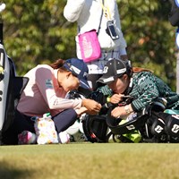 大渋滞中のピクニックタイム 2021年 伊藤園レディスゴルフトーナメント 初日 渋野日向子 大里桃子