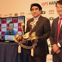 会見に出席したISPSの半田晴久会長（中央）、尾崎将司もリモートで参加した 2021年 ISPS HANDA 欧州・日本どっちが勝つかトーナメント!会見 尾崎将司