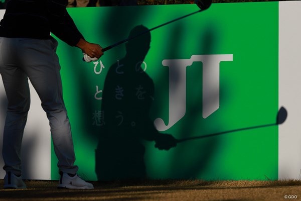2021年 ゴルフ日本シリーズJTカップ 初日 中島啓太 影のゴルファー