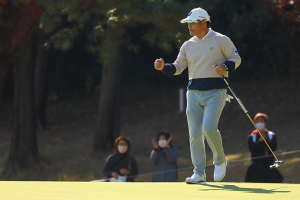 宮里優作が首位で大会を折り返した