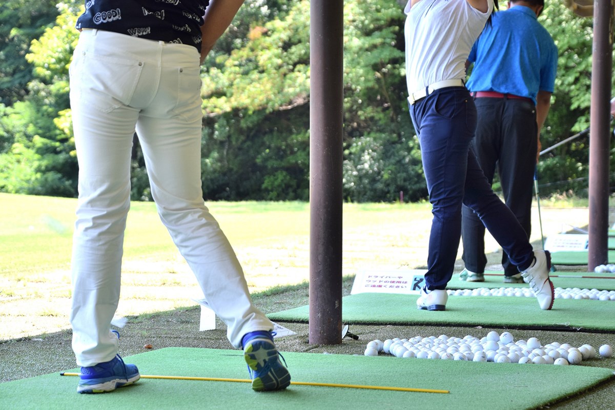 スムーズな体重移動の感覚を養う簡単トレーニング 振るbodyメソッド Gdo ゴルフレッスン 練習