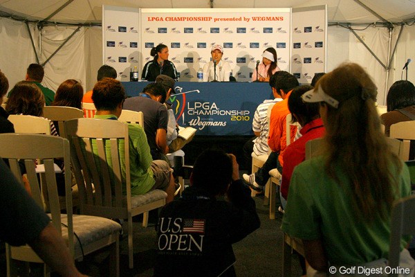 2010年 LPGAチャンピオンシップ 3日目 宮里美香 2日目に続き、3日目も公式会見に呼ばれた宮里美香。現地メディアの出席も増えてきた