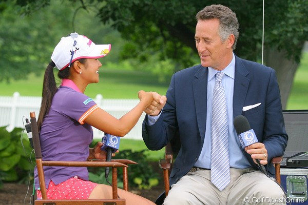 2010年 LPGAチャンピオンシップ 最終日 宮里藍 ホールアウト後、中継局のゴルフチャンネルからインタビューを受けていた宮里藍
