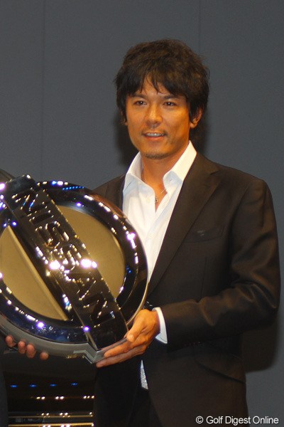 2010年 NEW 日産エルグランドカップ 開催発表イベント 矢野東 ゴールデンキーを受け取りご機嫌な矢野東