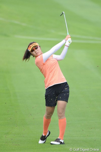 2010年 日医工女子オープンゴルフトーナメント 初日 藤田幸希 「外反母趾で足が痛いの」と言いつつも、しっかり10位Tのまとめたマチック幸希。