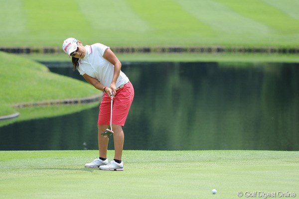 2010年 日医工女子オープンゴルフトーナメント 初日 藤本麻子 アーコ～！どないしたんや～！ハーフターンは3アンダーやったやんか！53位T