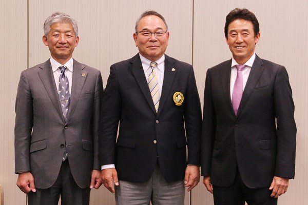 日本プロゴルフ協会の会長に就任した吉村金八氏(中央)と明神正嗣(左)と芹澤信雄(右)の両副会長※提供：日本プロゴルフ協会