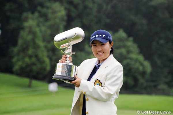 2010年 日医工女子オープンゴルフトーナメント 最終日 辛ヒョンジュ 天沼知恵子とのプレーオフを制し、2年ぶりの勝利を手にした辛ヒョンジュ