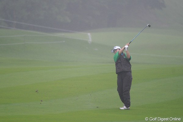 2010年 日医工女子オープンゴルフトーナメント 最終日 不動裕理 さすがの不動さんもこの霧では・・・。昼からは本当に厳しい条件になりました。