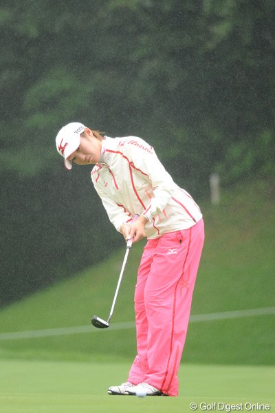 2010年 日医工女子オープンゴルフトーナメント 最終日 飯島茜 最終日のマクリが期待されたアッカネちゃんやったけど、7番の濃霧で30分以上待たされたりして、スコアをまったく伸ばせず。