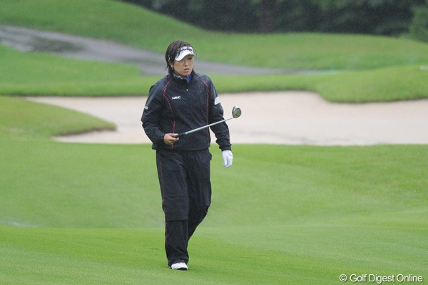 2010年 日医工女子オープンゴルフトーナメント 最終日 福嶋晃子 アッコ姐さんどないしたん？本日7オーバーと大暴れ。故障のある人は、雨や寒さはこたえると思うで、ホンマ。