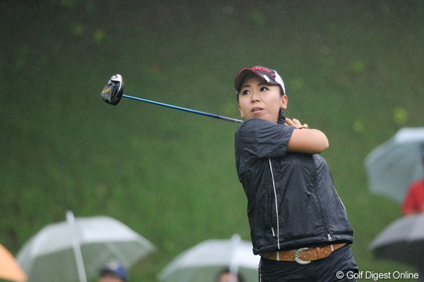 2010年 日医工女子オープンゴルフトーナメント 最終日 吉田弓美子 結構ブッチャケ系の面白そうな子ですヨ。今日はバタバタのゴルフやったけど、強いと見たでェ～！