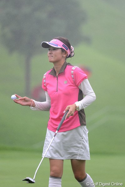 2010年 日医工女子オープンゴルフトーナメント 最終日 北田瑠衣 雨、霧、低温なのに、なしてミニスカ？本日唯一人、勇姿を見せてくれました！ルイタン27位T。