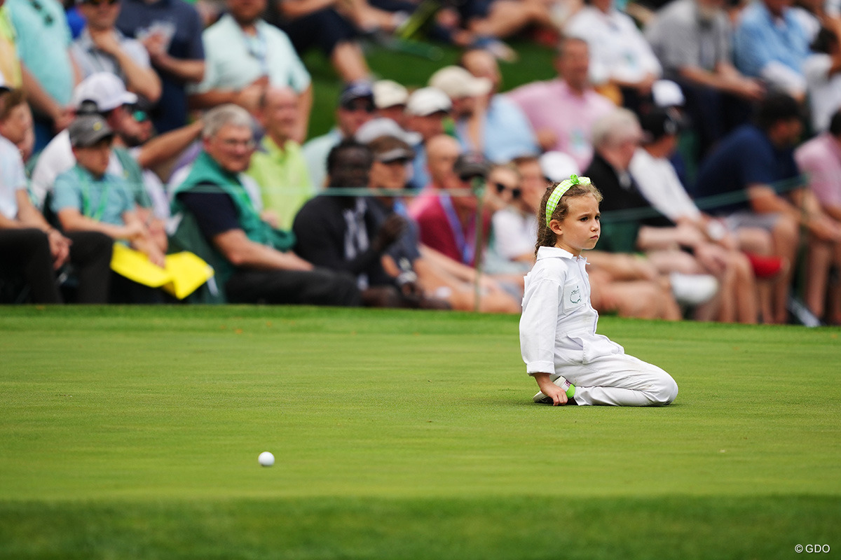 毎年、開幕前日に開催されるPar3コンテストを題材にデザインされた、2023マスターズ記念のヘッドカバーです。 マスターズ開幕直前！ 久常涼が参加したパー3コンテストを写真で