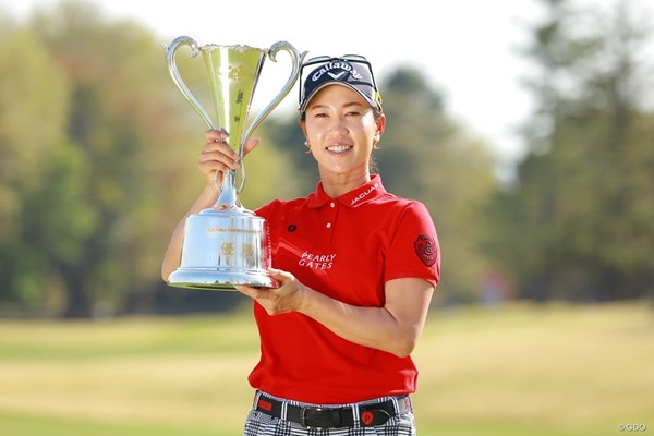 上田桃子がツアー通算17勝目を飾った