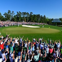 パトロンも大興奮（提供：Augusta National Golf Club） 2022年 マスターズ 4日目 ロリー・マキロイ パトロン
