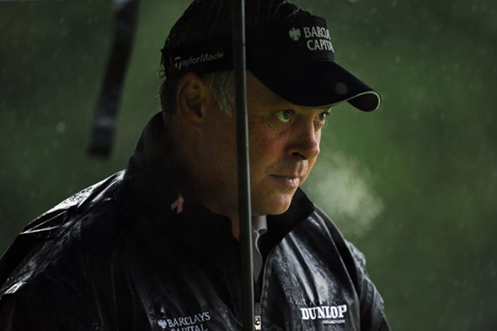 強い雨の中でもスコアを伸ばし、単独首位をキープしたD.クラーク（Harry How /Getty Images） 2010年 バークレイズ スコットランドオープン 2日目 ダレン・クラーク