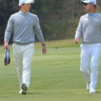 双子コーデで。 2022年 関西オープンゴルフ選手権競技 3日目 石川遼 スンス・ハン