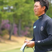 肩には所属先のロゴが光る 2022年 関西オープンゴルフ選手権競技 3日目 岡田絃希