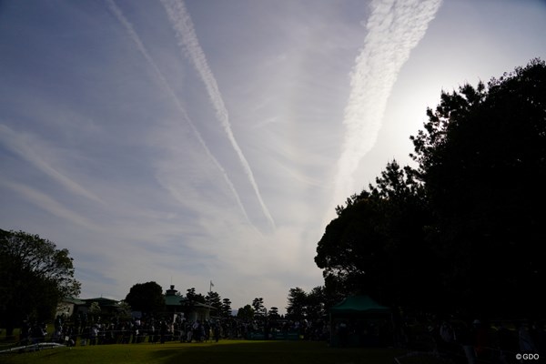 2022年 KKT杯バンテリンレディスオープン 2日目 1番 ティグラウンド後方も飛行機雲