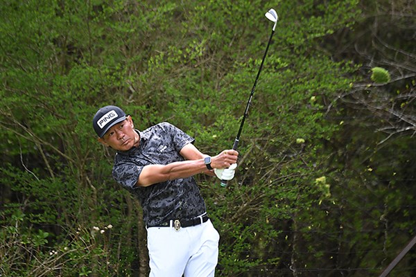 塚田好宣が2連勝へ好スタート（提供：日本プロゴルフ協会）