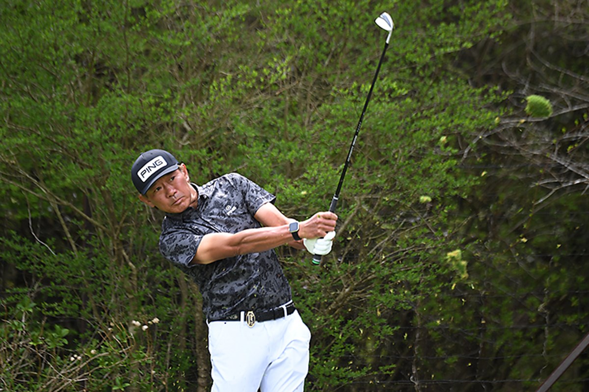 塚田好宣がシニア2連勝へ首位発進 賞金王・篠崎紀夫は連覇へ3打差7位【国内シニアツアー PGA】｜GDO ゴルフダイジェスト・オンライン