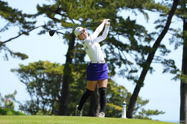 高橋彩華がツアー初優勝へ「63」で飛び出した
