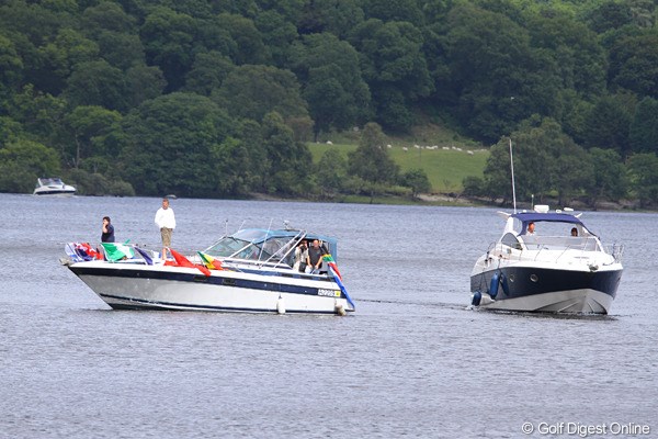 2010年 バークレイズ スコットランドオープン 最終日 超特別席 湖の上のボートから観戦する超特別席