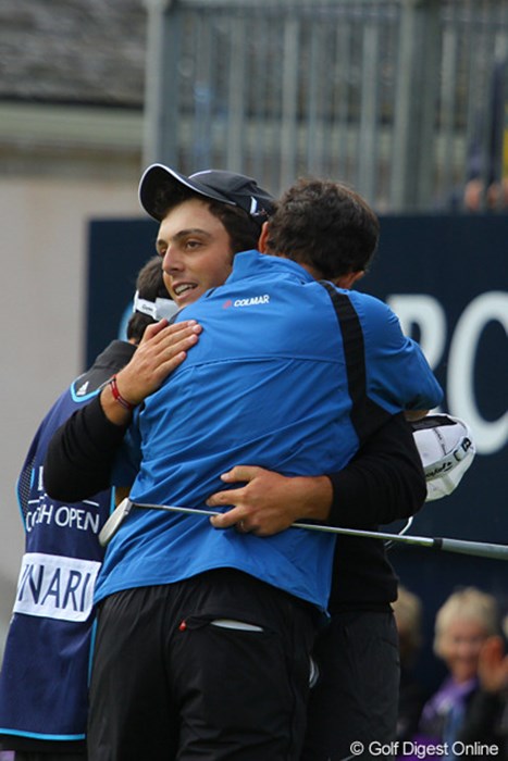 兄弟で最終日最終組となったエドアルドとフランチェスコのモリナリ兄弟。試合が終わると熱い抱擁 2010年 バークレイズ スコットランドオープン 最終日 モリナリ兄弟
