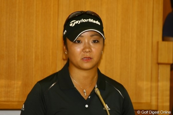 2010年 スタンレーレディスゴルフトーナメント 事前 三塚優子 記者会見では冒頭に改めて謝罪を述べ、2ヶ月間を振り返った三塚優子
