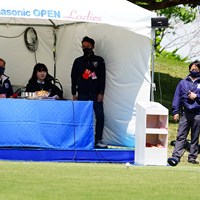 アウトコースを担当した高木未来さん（左から3人目） 2022年 パナソニックオープンレディースゴルフトーナメント  2日目 スタートアナウンス