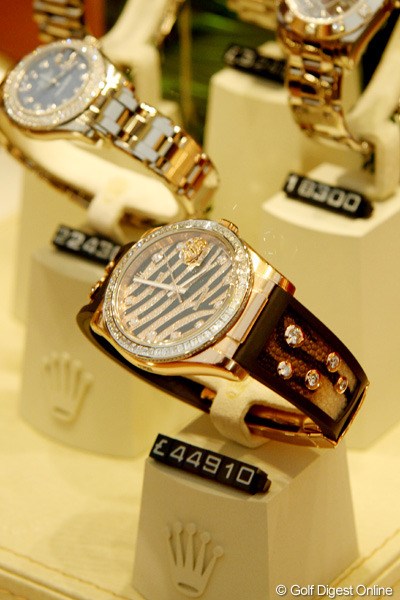 2010年 全英オープン事前情報 最高額商品 テントで4万4910ポンドの時計が売られている。日本円で約650万！買う人いるの？