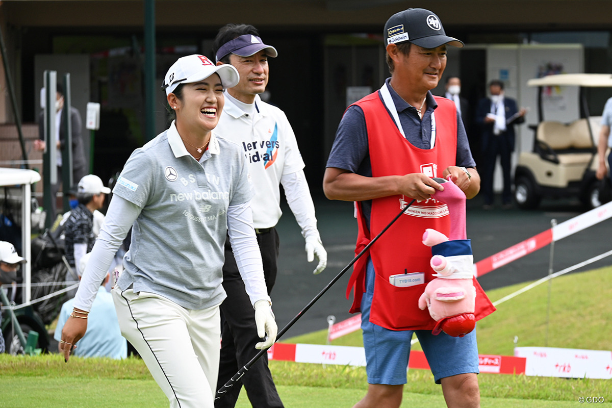 グルメ満喫＆ニューヘアカラーの稲見萌寧 狙うは九州での初勝利