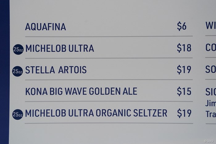会場での価格表。一番上は飲料水。6ドル＝約770円！ 2022年 全米プロゴルフ選手権 事前 ビールのお値段