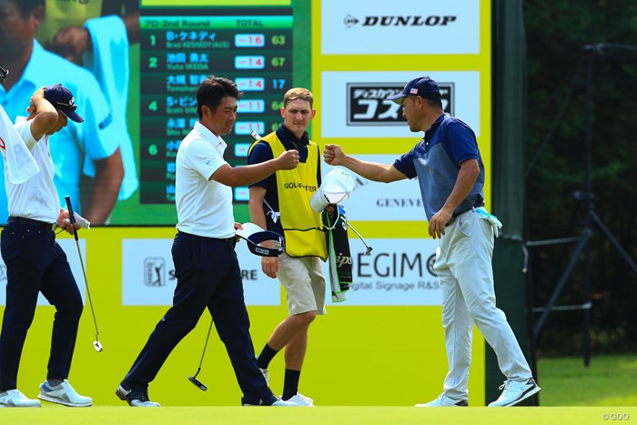 谷繁元信さん＆和田一浩さんペアは池田勇太（左から2人目）と同組でラウンド 2022年 ゴルフパートナー PRO-AMトーナメント 2日目 谷繁元信 和田一浩