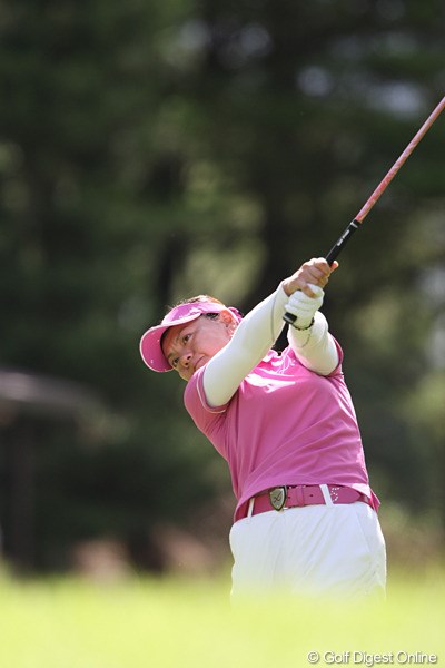 2010年 スタンレーレディスゴルフトーナメント 2日目 中田美枝 8番503Yでイーグルをとり5位タイです。