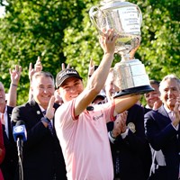 タイガー・ウッズも勝ったサザンヒルズCCでワナメーカートロフィーを掲げた 2022年 全米プロゴルフ選手権 4日目 ジャスティン・トーマス