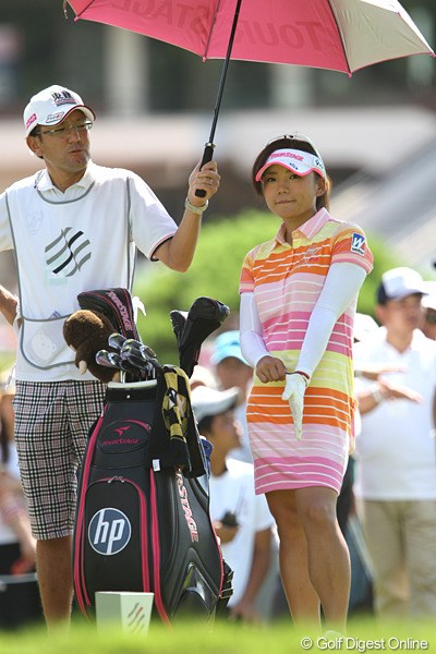 2010年 スタンレーレディスゴルフトーナメント最終日 有村智恵 本日のベストドレッサーはワンピース着用の智恵ちゃんに決定（個人の勝手な意見です）