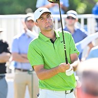 8人が並ぶ首位の一角を占めた世界ランク1位のシェフラー(Ben Jared/PGA TOUR via Getty Images) 2022年 チャールズ・シュワブチャレンジ 初日 スコッティ・シェフラー