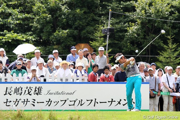 2010年長嶋茂雄 INVITATIONAL セガサミーカップゴルフトーナメント 2日目 藤田寛之 ディフェンディングチャンピオンの藤田寛之は、暫定69位タイでホールアウト。予選突破は絶望的な状況に