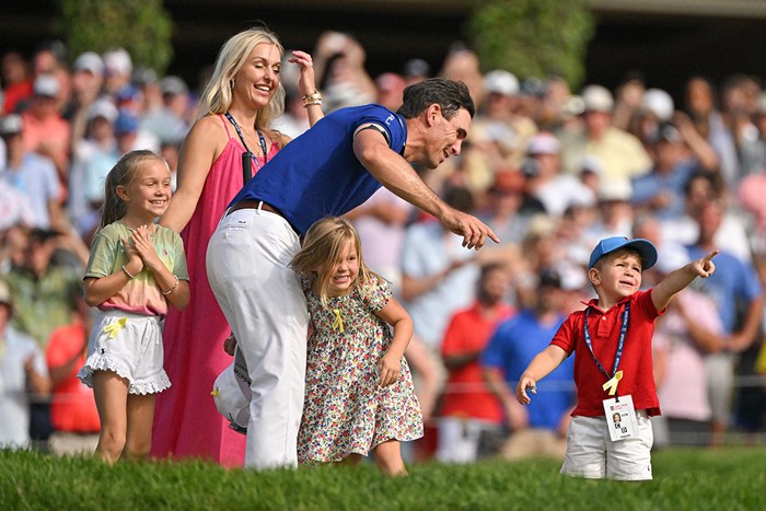 家族と優勝を喜んだホーシェル（Ben Jared/PGA TOUR via Getty Images) 2022年 ザ・メモリアルトーナメント  最終日 ビリー・ホーシェル