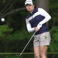 アプローチからピンを狙う 2022年 宮里藍サントリーレディスオープンゴルフトーナメント 2日目 永峰咲希